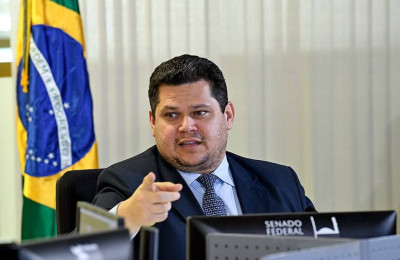 Alcolumbre decide não pautar indicação de André Mendonça para ministro do STF